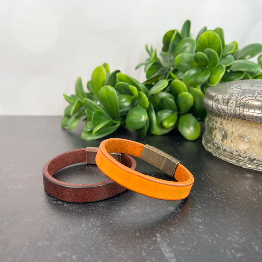 Custom Leather Bracelet – Engraved Unisex Gift with Magnetic Clasp